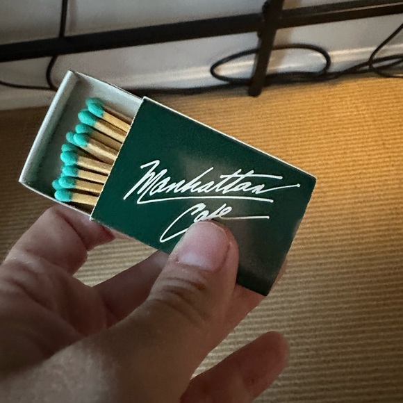 Vintage Manhattan NYC Matchbooks 1970s 1980s Manhattan Cafe Sheraton LOT OF 4 - Picture 5 of 9